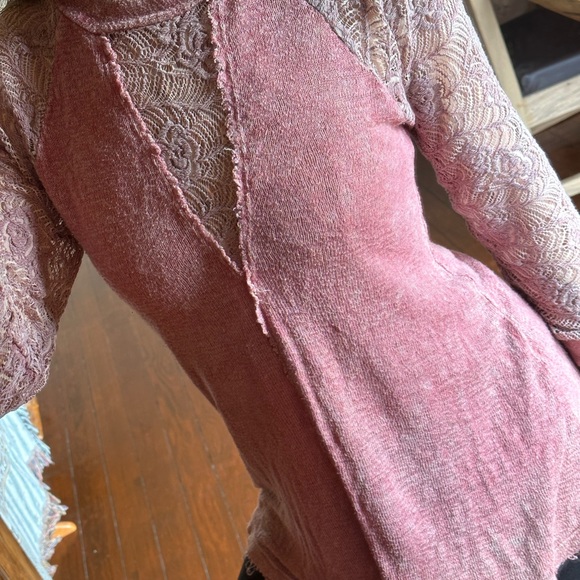GIMMICKS BY BKE, BUCKLE Jeans Pink Mauve Washed Knit Lace Long Sleeve Top Sz XS - Picture 6 of 16